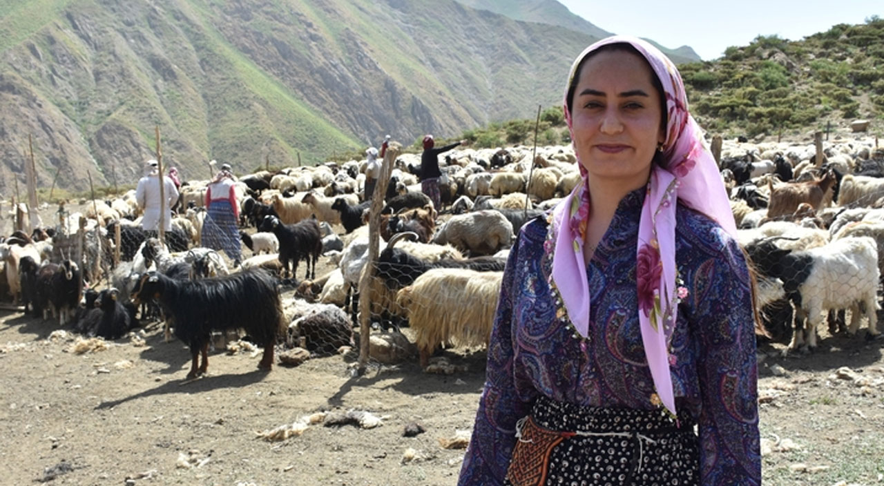 İki üniversite bitirdi, yaptığı işle çevresindekilere örnek oldu