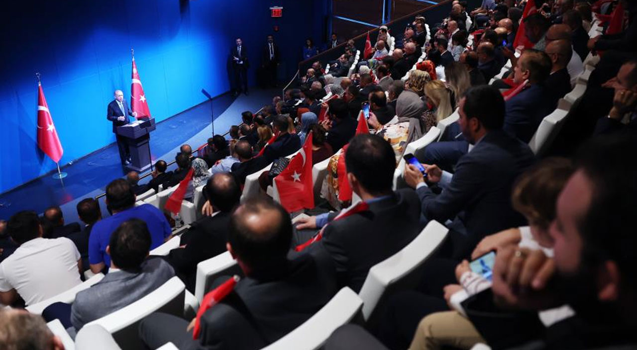 Cumhurbaşkanı Erdoğan ABD’de yaşayan Türk vatandaşlarıyla bir araya geldi Cumhurbaşkanı Erdoğan ABD’de yaşayan Türk vatandaşlarıyla bir araya geldi