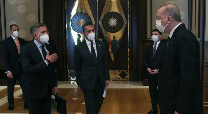 Erdoğan: En büyük batarya üretim merkezi Türkiye olacak Erdoğan: En büyük batarya üretim merkezi Türkiye olacak