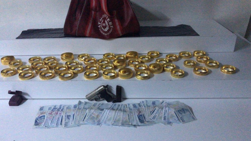 Bursa'da 100 bin lira değerinde altın çaldı, İstanbul'da yakayı ele verdi