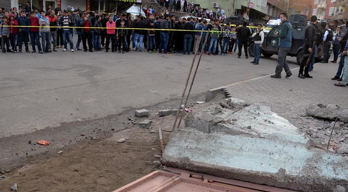 Diyarbakır'da vinç okul duvarına çarptı: 2 çocuk öldü, 1 çocuk yaralı