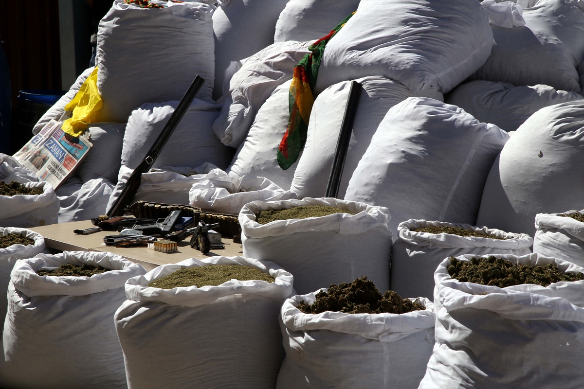 Diyarbakır'da 2,5 ton esrar ele geçirildi