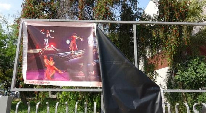 Afiş çalan dilencilerin savunması güldürdü