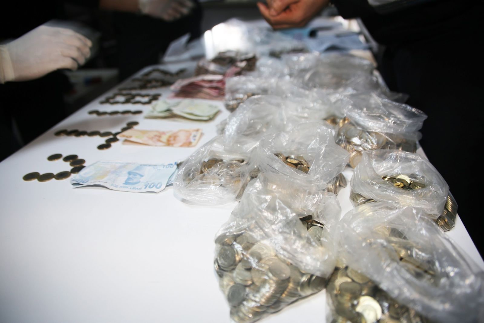 Dilencinin üzerinde 3 bin liranın üzerinde para çıktı