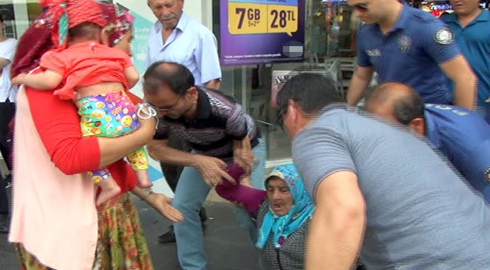 Kucağında bebekle polise yakalanan kadın dilenciden 