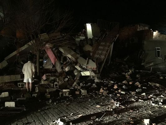 Diyarbakır'da terör saldırıları: 6 ölü 38 yaralı Diyarbakır'da terör saldırıları: 6 ölü 38 yaralı