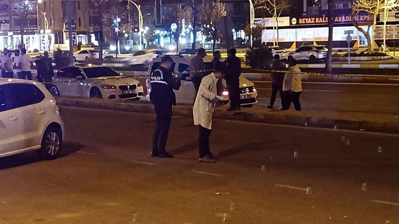 İftar saatinde kıraathaneyi taradılar! Yaralılar var