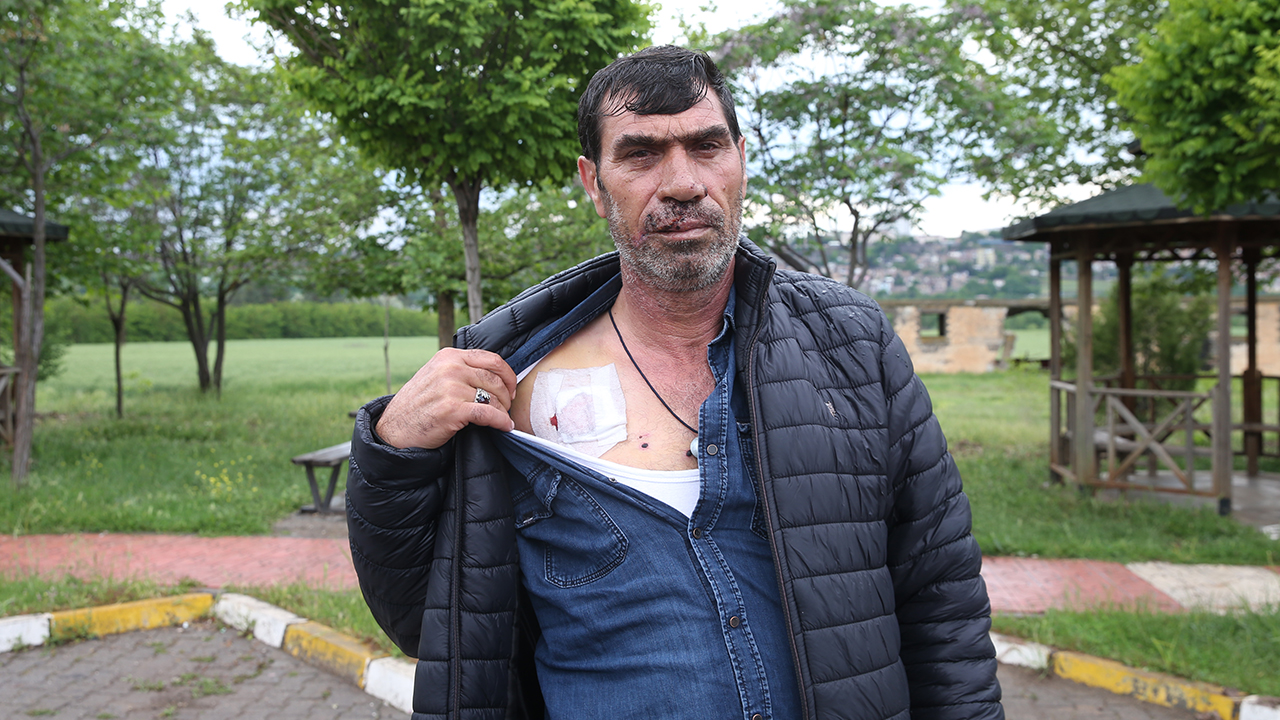 Çapraz ateşe tutulmuşlardı... Eşiyle kızının öldüğü saldırıdan ölü taklidi yaparak kurtulmuş