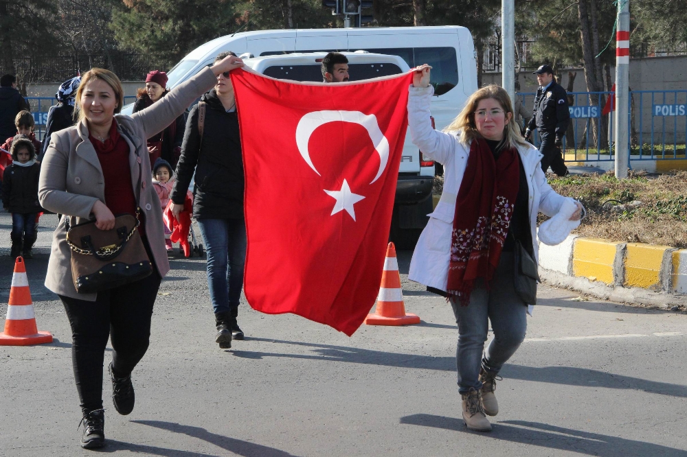 Diyarbakır halkı, teröre karşı!