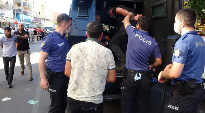 Husumetliler birbirine girdi: 5 kişi hastanelik, 10 kişi karakolluk oldu