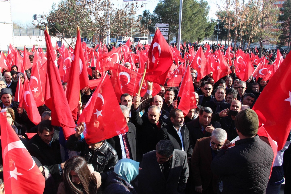 Diyarbakır halkı, teröre karşı!