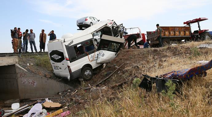 Diyarbakır'da korkunç kaza, 6 kişi hayatını kaybetti