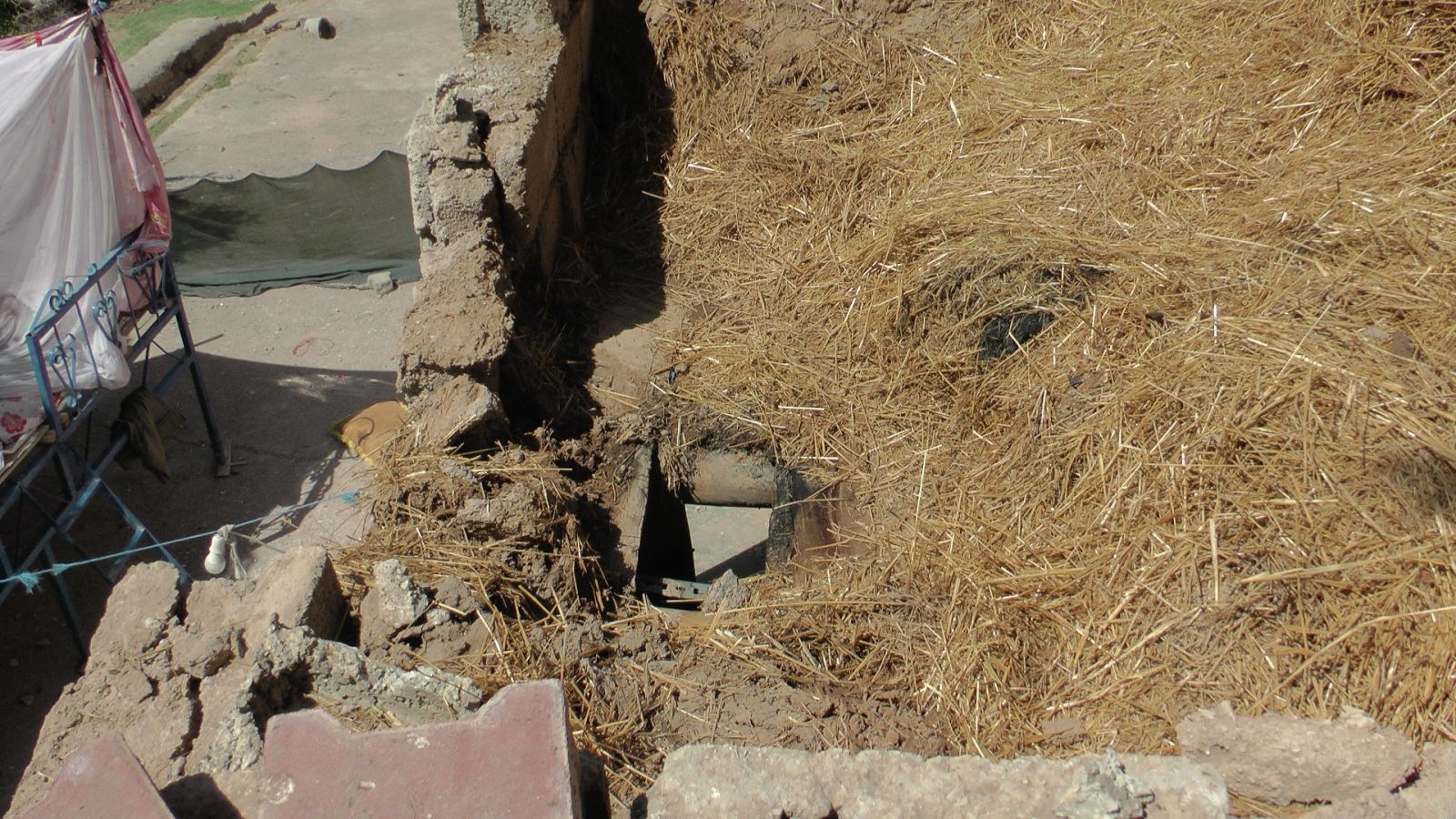 Suriye'den atılan roket Şanlıurfalı aileyi çay içerken yakaladı