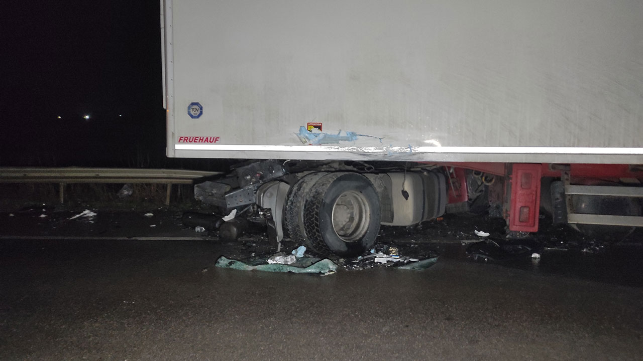 Çanakkale'de katliam gibi kaza: 5 kişi hayatını kaybetti