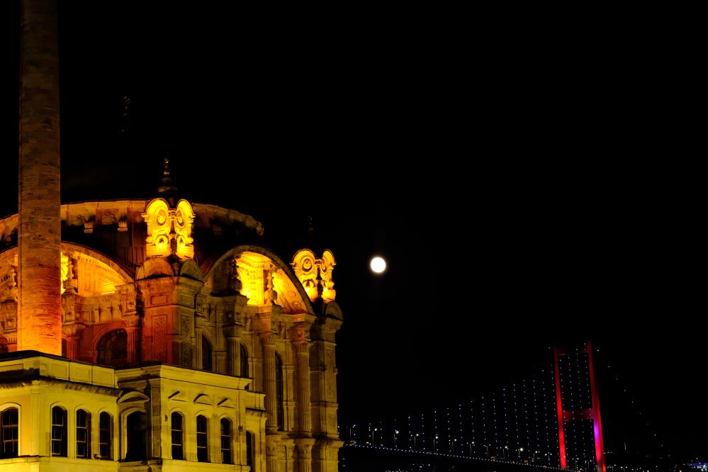 İstanbul'da dolunay manzarası mest etti