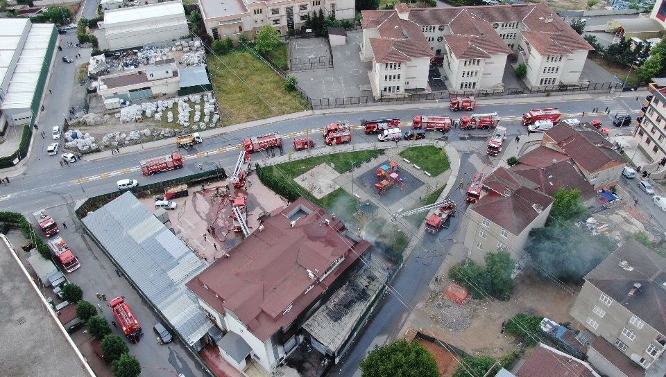 Sultanbeyli’de mobilya fabrikasında korkutan yangın