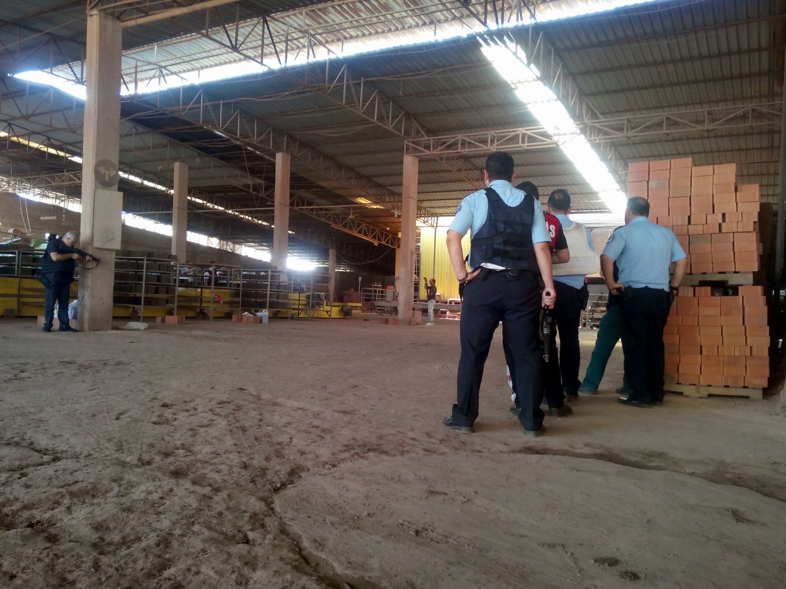 Pompalı tüfek ile vurdu, teslim olmamak için 1.5 saat direndi