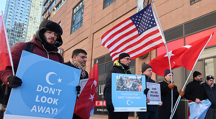 New York'ta Çin yönetiminin Doğu Türkistan'daki baskıcı politikaları protesto edildi New York'ta Çin yönetiminin Doğu Türkistan'daki baskıcı politikaları protesto edildi