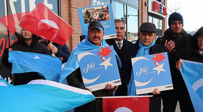 New York'ta Çin yönetiminin Doğu Türkistan'daki baskıcı politikaları protesto edildi New York'ta Çin yönetiminin Doğu Türkistan'daki baskıcı politikaları protesto edildi