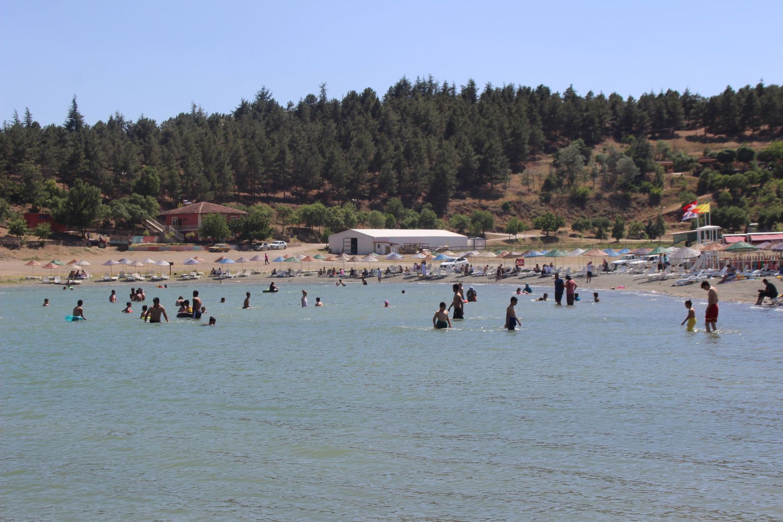 Havalar ısındı, 'Doğu'nun denizi' doldu taştı