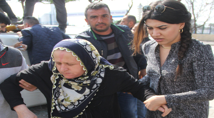 Adana'da yoldan geçen doktor yaralılara müdahale etti