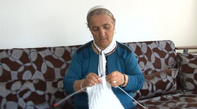 'Oğluna borcum var' dedi, yaşlı kadını dolandırdı!