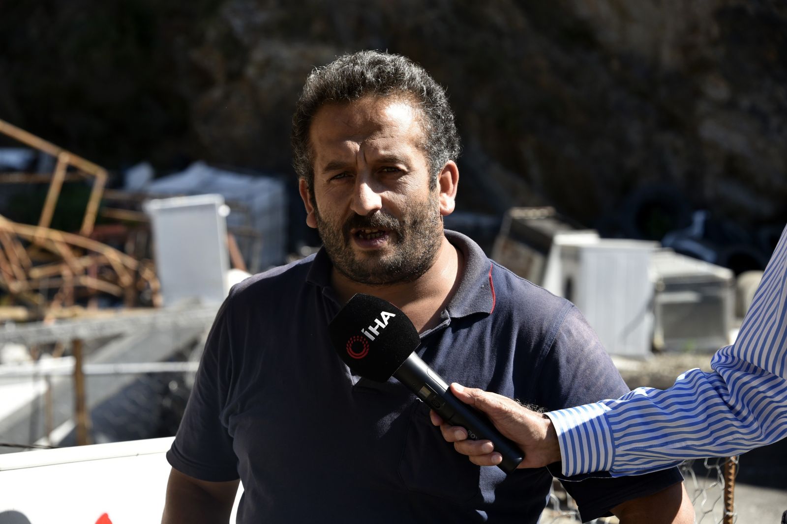 Bir ilçeyi dolandırıp kaçtılar