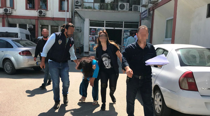 Yaşlı adamları dolandıran kadın, görüntülenmemek için elinden geleni yaptı