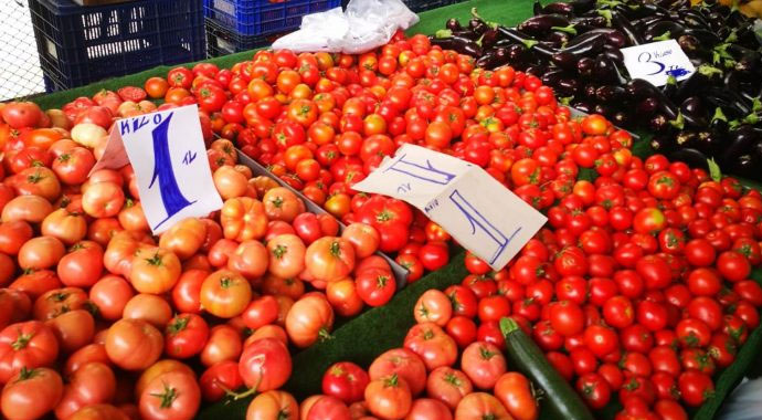 Antalya Hal’inde domates 1 liraya kadar düştü