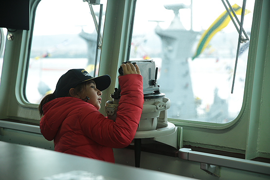 Donanma gemileri ziyarete açıldı