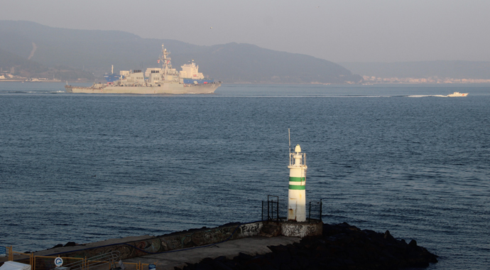 ABD savaş gemisi boğazdan geçti