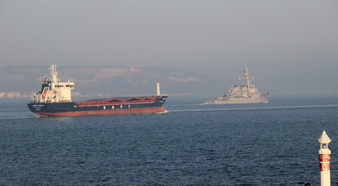 ABD savaş gemisi boğazdan geçti