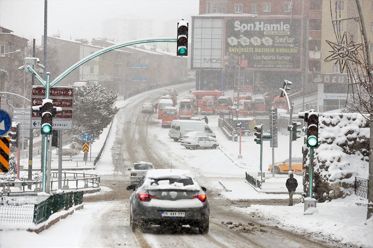 İlkbaharda yağan kar, kara kışı aratmadı