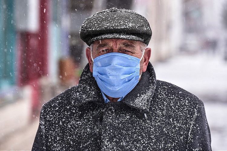 İlkbaharda yağan kar, kara kışı aratmadı