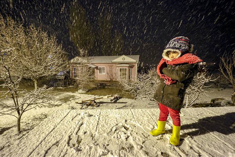 İlkbaharda yağan kar, kara kışı aratmadı