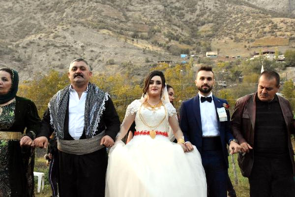 Irak sınırındaki düğün Halayı, Drone ile görüntülenebildi