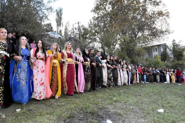 Irak sınırındaki düğün Halayı, Drone ile görüntülenebildi