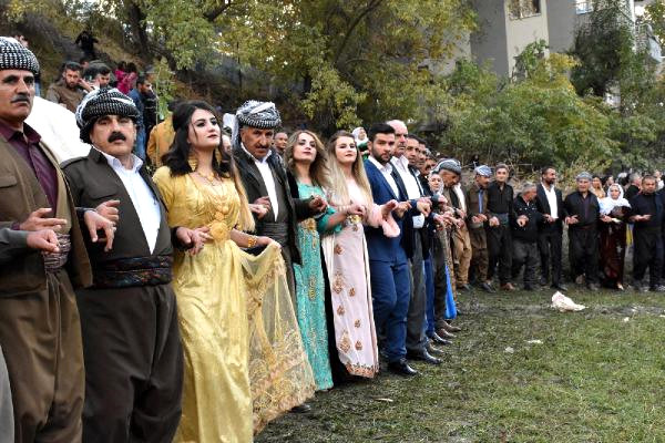 Irak sınırındaki düğün Halayı, Drone ile görüntülenebildi