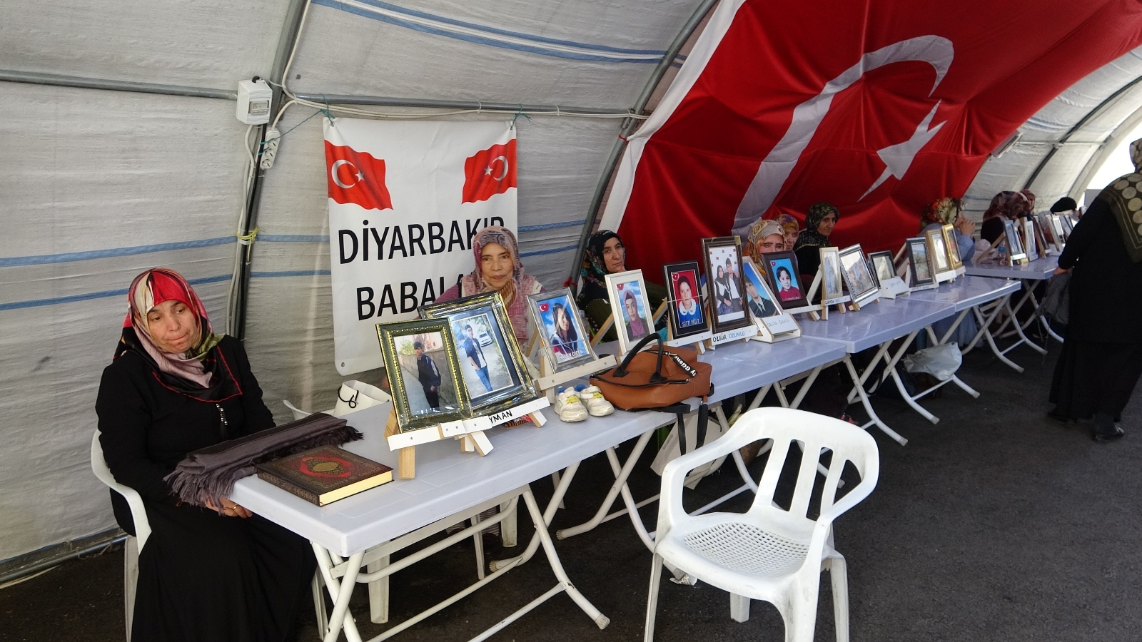 Diyarbakır'da ailelerin nöbeti 966’ncı gününde: 'PKK kardeşimi dağa kaçırdı'