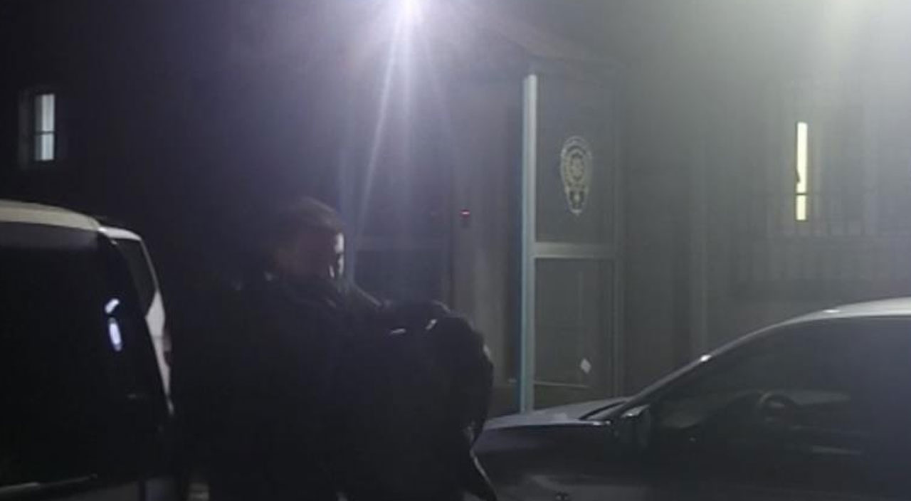 Kafeteryada korku dolu anlar: Kurye kılığında içeri girdi, “Mesut kim” diyerek rastgele ateş açtı