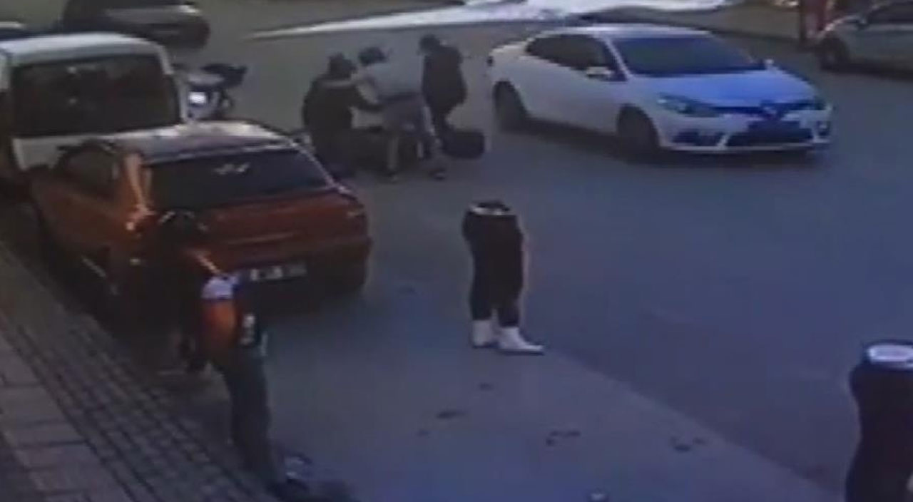 Yaşlı adam kendisine çarpan motosiklet sürücüsüne sarıldı