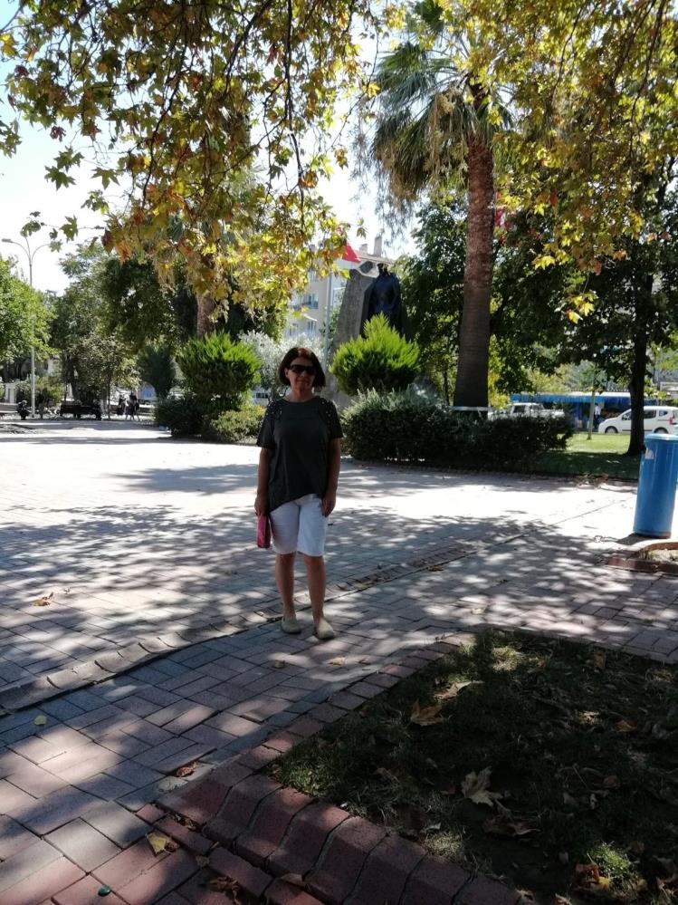 Emekli öğretmen eşini bıçaklayıp, intihar etti