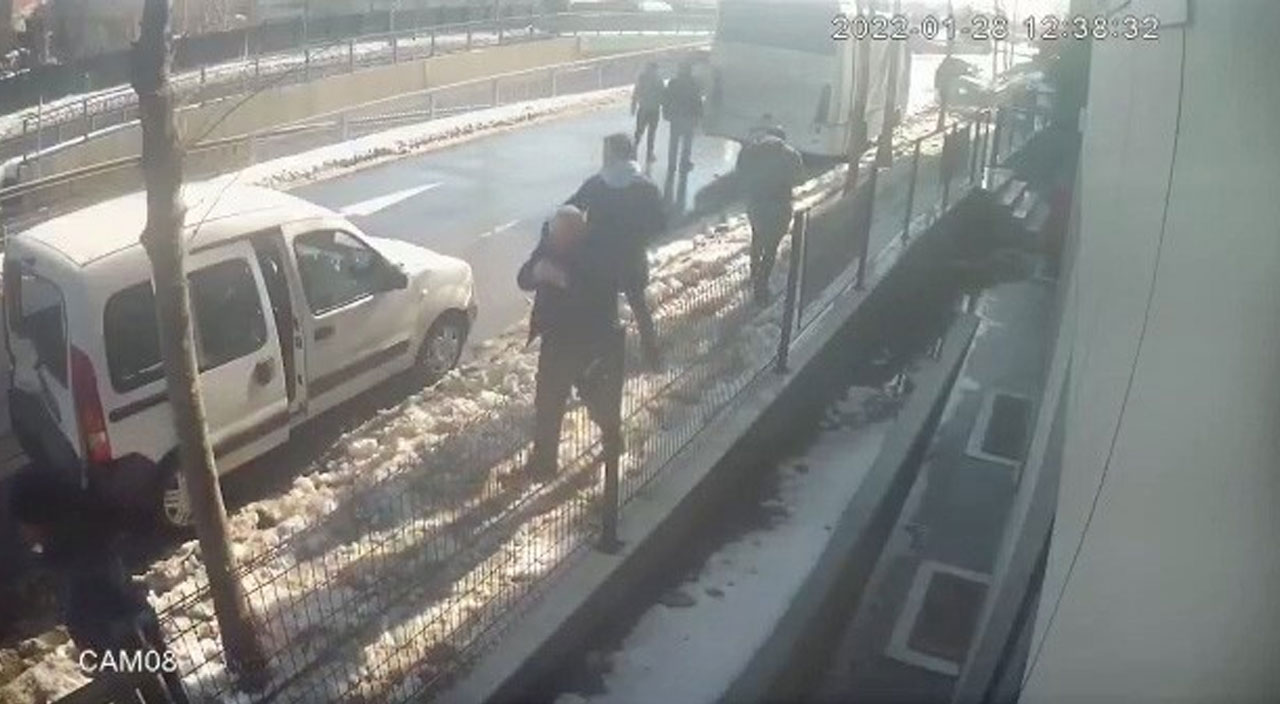 Avcılar’da trafik magandaları belediye çalışanını darp etti: Kameraman gözünü kaybetti