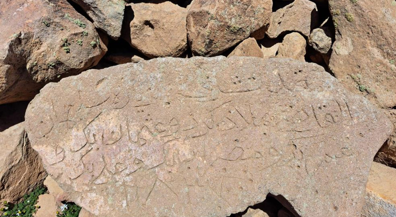 Define avcılarının gözü döndü: 4 bin 58 metredeki tarihi mezarlığı delik deşik ettiler