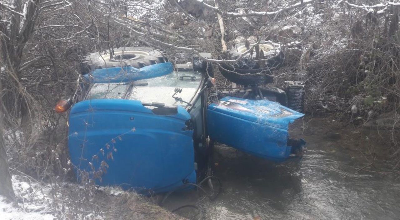 Torunlarını okula götürmek isteyen dede traktörüyle uçurumdan düşerek hayatını kaybetti