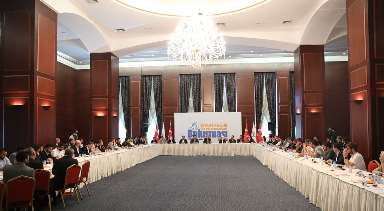 Cumhurbaşkanı Erdoğan, gençlerle bir araya geldi