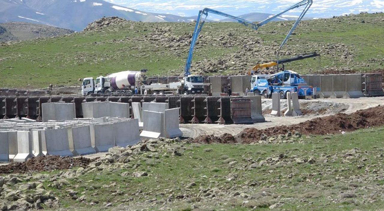 İran sınırına 295 kilometrelik duvar örülüyor