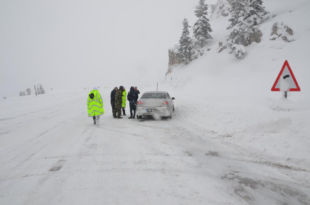 Antalya-Konya karayolunda tır ve otobüslere izin verilmiyor, bir çok mahallenin yolları kapandı