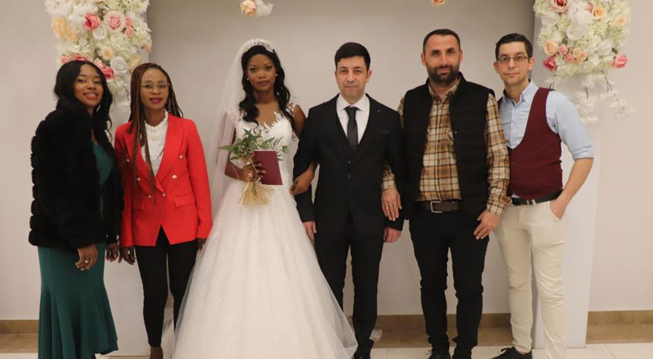 Babalarının vasiyetini gerçekleştirdiler, Afrika’dan 3’üncü gelini getirdiler