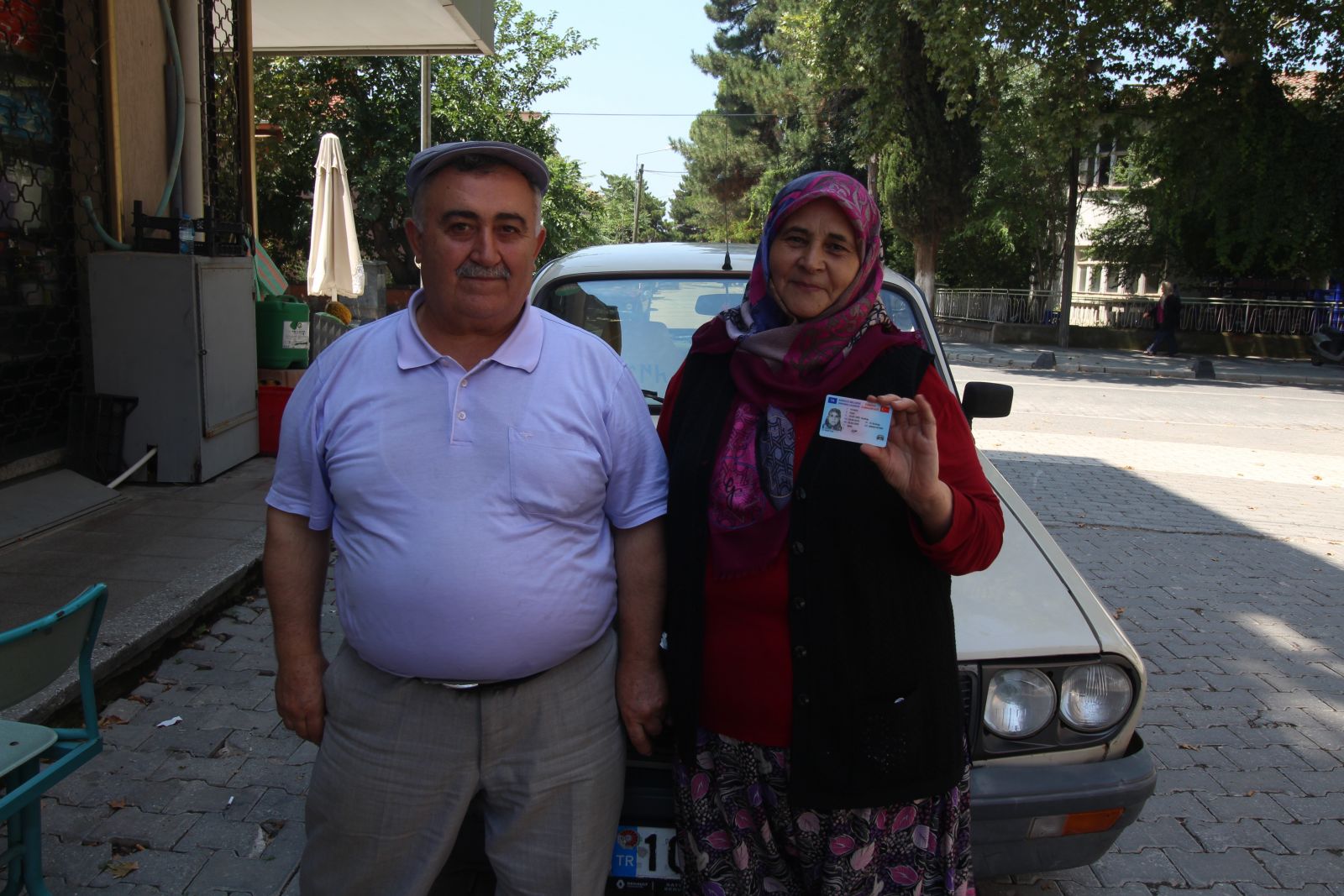 Balıkesir'de Dudu Teyze 64 yaşında ehliyet aldı